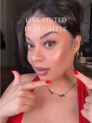 2016 me is screaming! we’re bringing back blinding highlighter & im so here for it! 😍✨  @livetinted #huelighter #bronzerhighlighter #glowymakeup #2016makeup #blindinghighlighter 