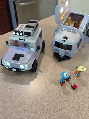 My son could play with the Rove camper for hours! #rovecamper #canperplayset #toysforkids #imaginativeplay #lightupcars 