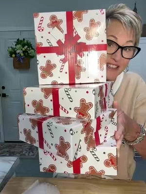 These pre wrapped mini pie dishes by temptations are a great way to make gifting easy! #coveredminipiedishes #giftideas #minipiedishes #temptationsminipiedishes #tiktokshopcreatorpicks @QVC, Inc 