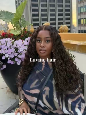 Loving this hair 😍😍😍💗 @Luvmehair Official #gluelesswig #tiktokshophair #honeybrown #summerhair #curlyhair 
