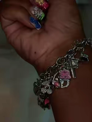 I love charm bracelets ✨🎀💓 • • • #charmbracelets #charmbracelettrend #bracelet #bracelets #spotlightfinds 