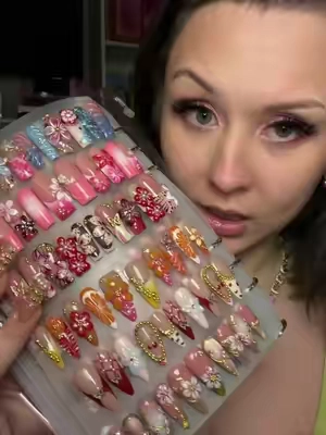 yeah I’m not going to the salon again 😭💅 #nails #nailvesta #nailinspo #nailvesta_official #handmadenails 