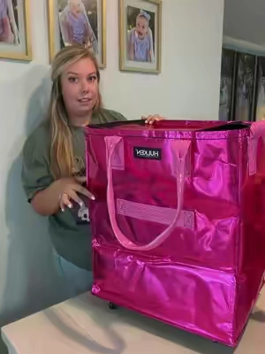 New colors in the large Hulken bag from @QVC, Inc 😍 these are perfect for grocery shopping, farmers markets, teachers, consignment sales and shopping 🛍️  #hulkenbag #largehulkenbag #pinkhulkenbag #rollingbag #rollingtotebag 