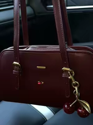 lovee this purse! 🍒🖤 #pursetok #handbag #purse 