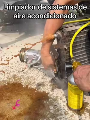 ¿El aire acondicionado no enfría o huele mal? La limpieza de las tuberías soluciona el problema en un solo paso.#CarDIY#CarRepair#tools #savemoney #bluecollar 