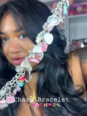This is a charm bracelet!!!! Ahhhh I love it😍😍