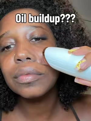 If you struggling with oil build up on certain areas of your fact I highly recommend this pore vacuum. It has become a staple in my skin care routine. I use it once a week or every other week I am loving my results 😍 #blackheadnosestrip #poreminimizing #oilyskin #skincaretreatment #glassskin 