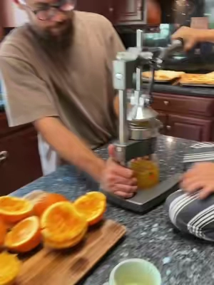 Fresh orange juice, lemonade, grapefruit juice… it takes minutes and tastes SO much better than anything from the store. 🤍 #juicer 
