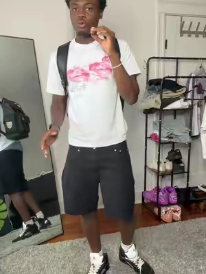 #chillfit #outfitinspo #sweatshorts #outfit #fashiontiktok 