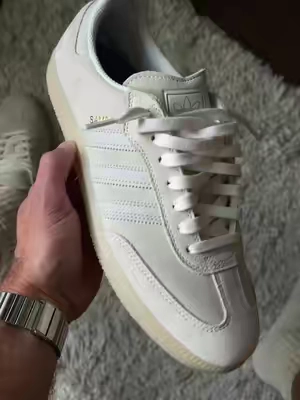 I recommend going up a half size especially if you have wide feet. If you like a snug fit stay true to size #sambas #adidassamba #adidas 