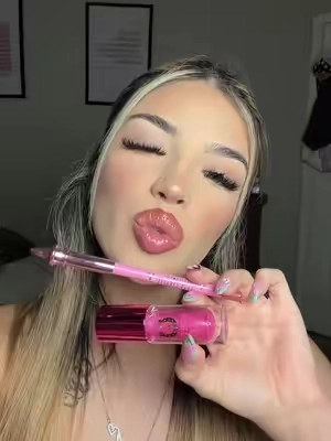 Lip combo 😍💄✨ #jeffreestarcosmetics #jeffreestar #lipcombo #lipgloss #lipoil 