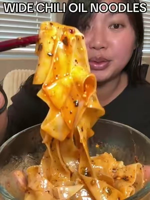 Wide chili oil noodles 🔥 #chilioil #noodles #widenoodles #asianfood #snacks 