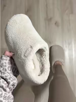 #Crocs #CrocsSlippers #slippers #FallOutfits 