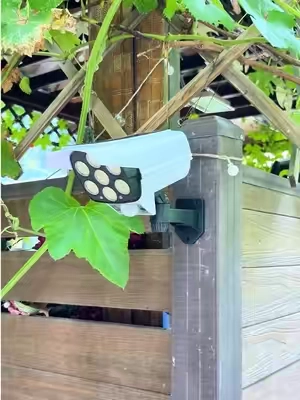🏠 Lámpara Solar Simulada de Cámara Luz Roja Intermitente Sensor Movimiento Seguridad Para Entrada Y Patio #SeguridadHogar #IluminaciónSolar #ProteccionCasa #TikTokEnEspanol #IluminacionExterior