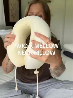 So comfy I wear the thing around the house 😭✨new colors are coming soon too! #avio #avioxmellowsleep #travelneckpillow #travelessentials #travelmusthaves 