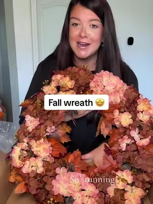 When you see me out decorating tomorrow mind your business!! #falldecor #fallwreath #frontdoordecor #spookydecor 