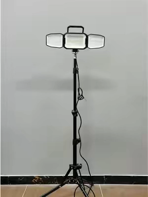 Es liviano y fácil de cargar en el sitio de trabajo.#light #worklight #milwaukee #battery #construction 