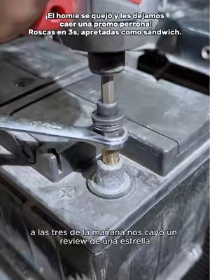 Esta herramienta es el paro definitivo pa' las láminas delgadas. Funciona como un "sándwich de metal": aprieta bien macizo por ambos lados y en 3 segundos te deja un hoyo con rosca permanente de la nada. ¡Cero soldaduras, un jale bien limpio! Ahorita te llevas el set de 300 piezas a mitad de precio, con free shipping, ¡y de paso te dejamos caer 50 tuercas extra de a grapa! Pícale de volada al carrito amarillo aquí abajo y ármate el tuyo antes de que regrese al precio normal. #ToolTok #Chamba #Mecanica #TikTokShopLatino #PromoPerrona
