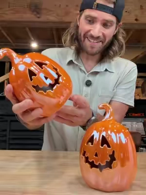 Set of 2 7” Illuminated Ceramic Jack-o-lanterns by Valerie #halloweendecor #halloweendecorations #pumpkins #jackolantern #qvc 