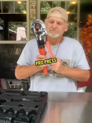 【summerfinds】VEVOR Copper Pipe Crimping ToolHydraulic Driven Pro Press Tools and Gadgets with 1/2"3/4"1" JawsCopper Tube Fittings Crimper for Narrow Spaces & Tee Fittings - Pipe Cutter & Carrying Case Included, Cut Pipe Cutters ##tiktokshopbacktoschool##homemakeover##propress##crimpingtool##vevortools@@VEVOR Store