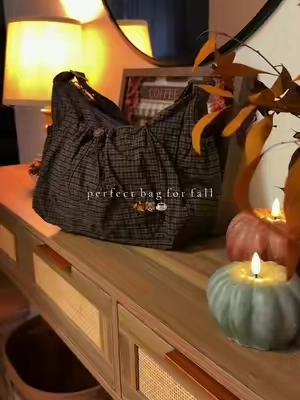 Such a cute fall bag 🍂 @BaeBag #purse #shoulderbag #crossbodybag #fallaesthetic 