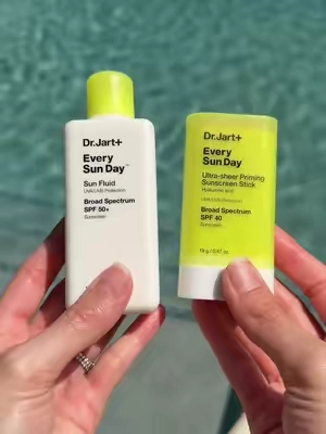 Summer SPF but make it skincare @Dr.Jart+ bundled the most glowy dewy spf that goes on so easily it’s my new favorite daily staple!  #tiktokshopsummersale #tiktokshopsummerturnup #drjart #spf #spf50 