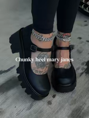 And yesss the ankle area is SO comfy! 🥰🖤@Dream Pairs #altoutfits #altmom #maryjaneshoes #chunkyheels #platformshoes 