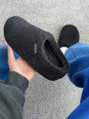 👆🏽Grab a pair before they sell out👆🏽 #recentpickups #musthaves #crocs #trending #viraltiktok 