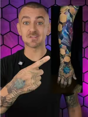 Tattoo aftercare doesn’t stop as soon as it’s healed. Keep your art looking good for years by keeping it hydrated. #tattoo #tattootiktok #tattooaftercare #harrystattoofrost 