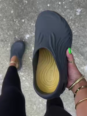 @Crocs #crocs #crocsshoes #shoes #crocssuperbrandday #sliponshoes 