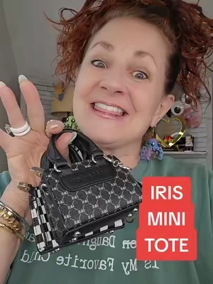 #unboxing #irisandrainbow #minitotebag #blindbag #collectibles 