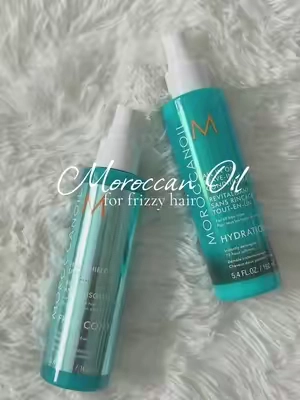 @Moroccanoil works like a dream for my frizzy/curly hair 🩵🫧 #moroccanoil #frizzyhair #hairroutine #showerroutine #haircare 