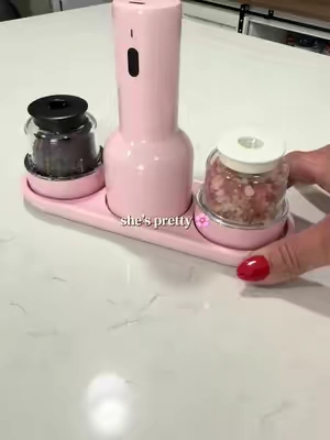 Sometimes it’s the little details that make a kitchen 💕 #tiktokshop #tiktokmademebuyit #kitchengadgets #FoodTok #saltandpeppergrinder 
