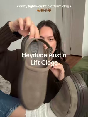 @HeyDude Austin Lift Clogs 🤎 comfiest platform that feel like walking on a yoga mat 😍 #clogs #falloutfits #comfyshoes #fallaesthetic #heydudeshoes 