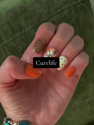 it’s giving pumpkin spice latte 🎃☕️ #curvlifepressonnails  #curvlife  #autumn #pressonnails #fallnails 