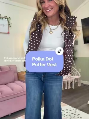 Loving this polka dot puffer vest! It’s not too puffy and it’s so cute! @Yeokou 