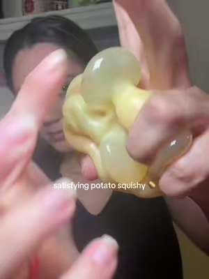 Such a nice squishy @Gubercen  #squish #squishy #fidget #squishypotato 