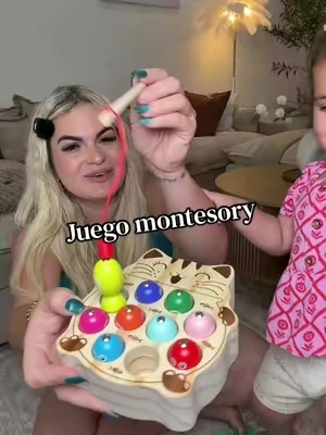 🧸 Si tienes un peque de 1 a 3 años, este juguete es de esos que realmente mantienen su atención. Combina tablero sensorial, juego de pesca magnética y actividades Montessori para desarrollar la motricidad fina, la coordinación y la concentración mientras se divierten. ¡Perfecto para jugar en casa o llevar de viaje! 💛 #tiktokshopblackfridaysale #ToddlerToys #Montessori #SensoryPlay #MomFinds