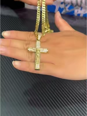A cross necklace that's absolutely worth the price🔥		 #14kgold #goldpendant #pendant #goldnecklace #holylegendjewelry 