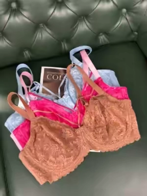 Proof that a minimizer can easily be the prettiest bra in the drawer! #hsiabra #SummerWins #minimizerbra #DealsforYouDays #Y