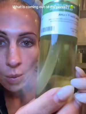 I was actually disgusted by this.. 🤮 #DrMelaxin #PoreCare #DoubleCleansing #BlackheadCare #CloggedPores 