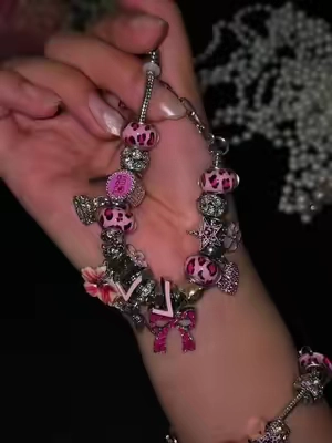 These charm bracelet are so pretty .../ you need one in your life !!!!! #charmbracelets #womensjewelry #tiktokshop #tiktoktinds #bracelet