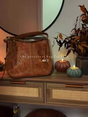 So pretty for fall 🍂 @Lovevook #purse #crossbodybag #shoulderbag #fallaesthetic 