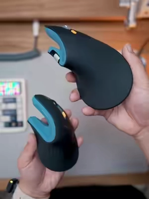 Finally, a vertical mouse that actually fits bigger hands. The horizontal scroll wheel and customizable buttons make it feel built for real desk work. 🖱️#TikTokshopbacktoschool #ProtoArc #ErgonomicMouse #DeskSetup #WorkFromHome 