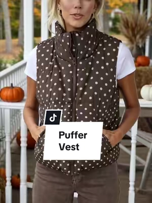 The Perfect Vest for Fall. Wear a long sleeve tee under it or a sweatshirt. #puffer #puffervest #falloutfits #ladiesfashion 