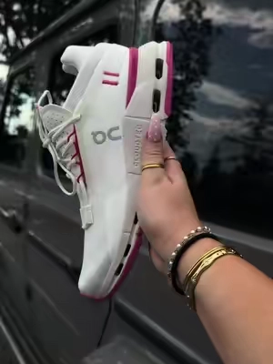 These are by far my favorite color way I’ve ever seen in an On sneaker #ttsneakerweek #backtoschool #oncloud #fyp #blowthisup 