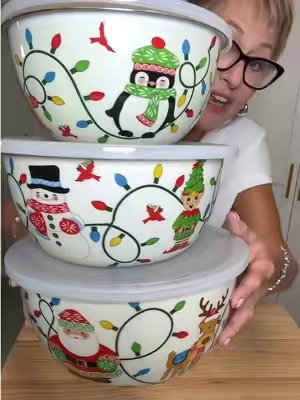 If you like cooking during the holidays, you need these whimsical stainless steel holiday  bowls. #seasonalstainlessbowls #holidaybowls #holidaycookingbowls #nestingbowls #qvcloyaltyprogam @QVC, Inc 