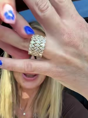 Such a unique ring stack #pavoi #ringstack #eternityband #TikTokshopbacktoschool #tiktokshopcreatorpicks 