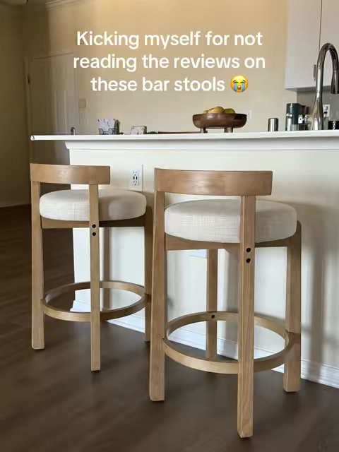 I am in love with these bar stools 😍😍😍😍😍😍 #barstools #homefinds #cozyhome #cozyhomedecor 