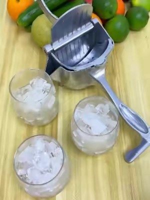 Game‑changer for all your summer fruit! #KitchenGadgets #SummerDrinks #HomeHacks #CitrusJuicer #MustHaveKitchen